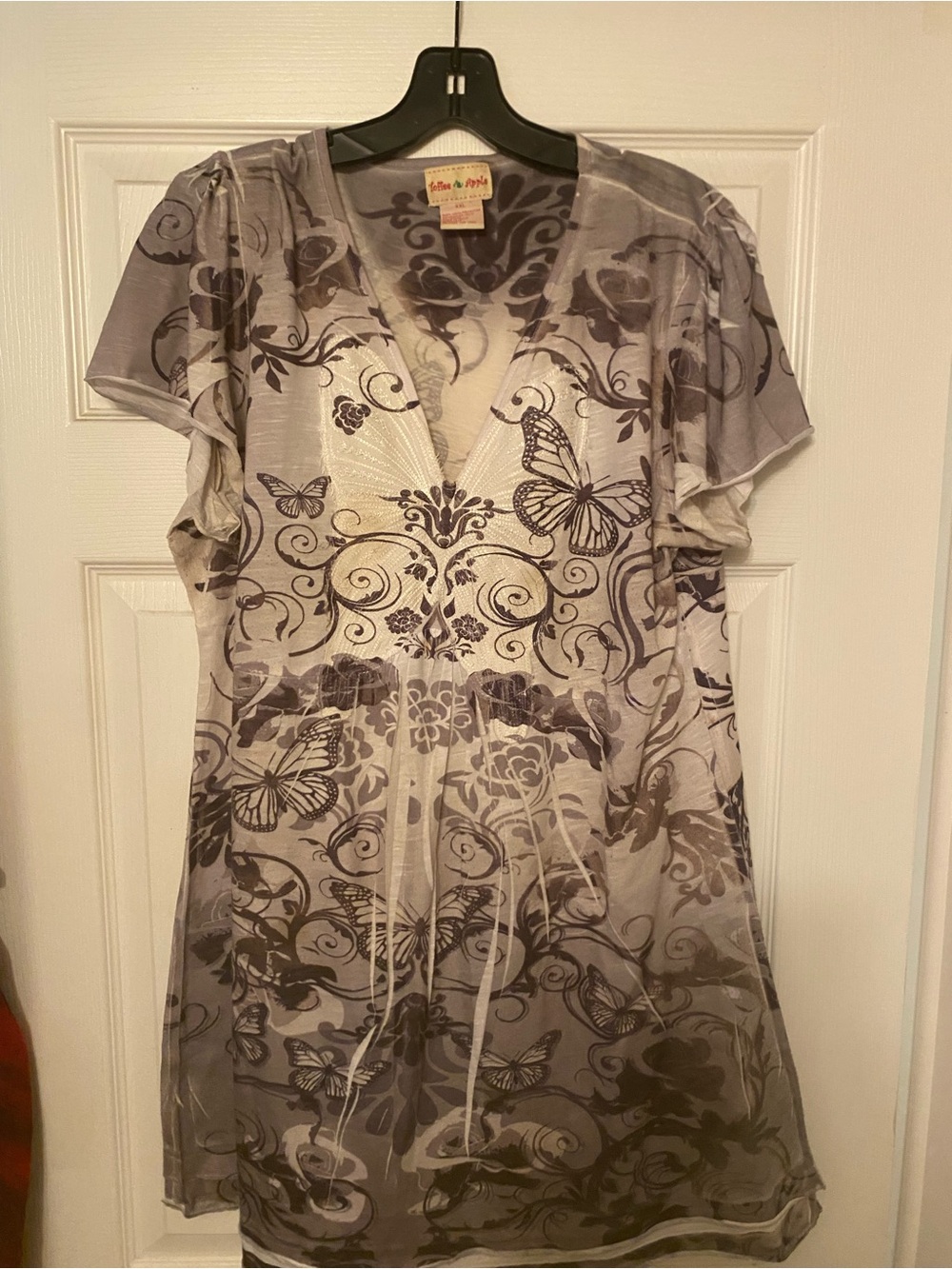 Flutter-Print V-Neck Tunic in Neutral Gray - Anna & Ava